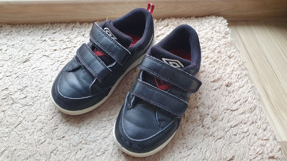 Buty chłopięce Umbro skórzane rozmiar 27, dl wkładki 16.5cm