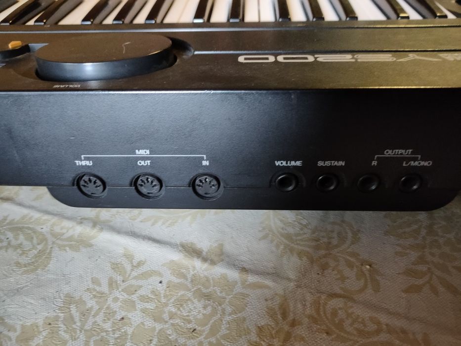 Синтезатор Yamaha YS200