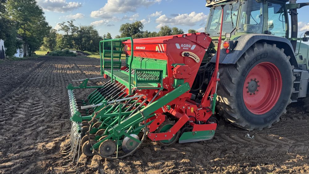 Siewnik nabudowany AgroMasz SN 300 talerzowy