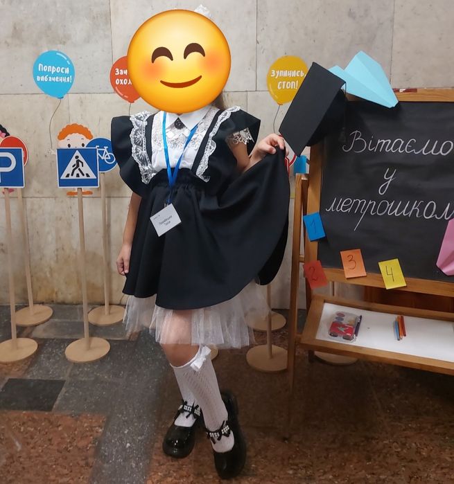 Шкільна форма для дівчинки на 1 вересня