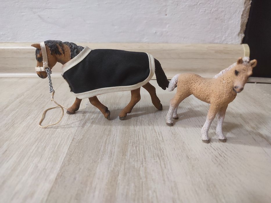 Klacz i źrebak firmy Schleich