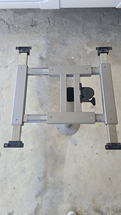 Pé de mesa de autocaravana