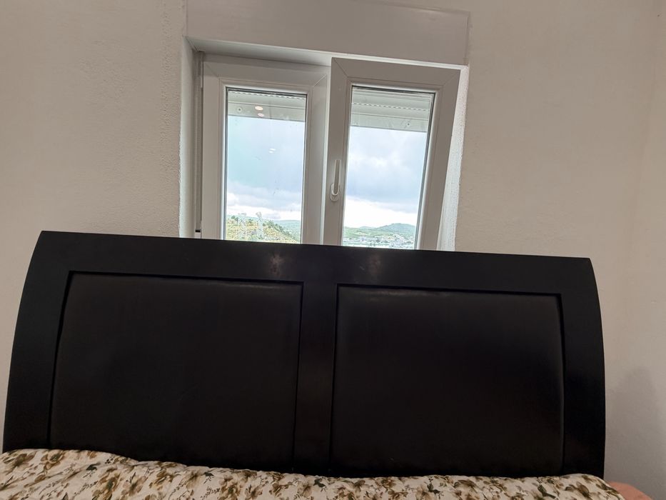 Cama casal em exelente estado