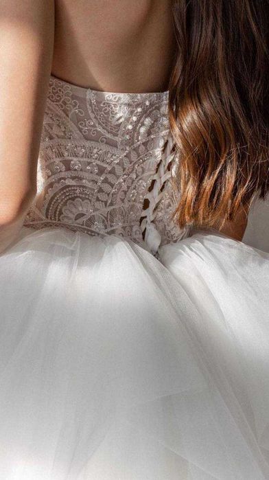 Весільна сукня в ідеальному стані.