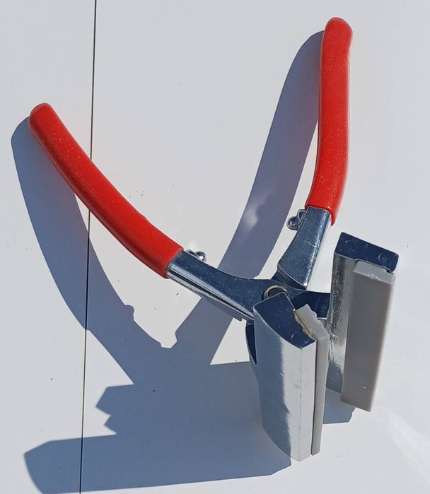 Cęgi do naciągania płótna na krosno malarskie