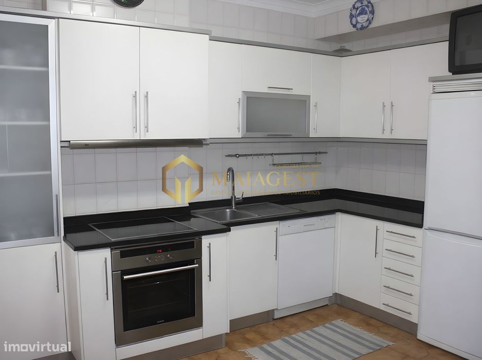 Apartamento T2+1 com lugar de garagem em Vilar de Andorinho