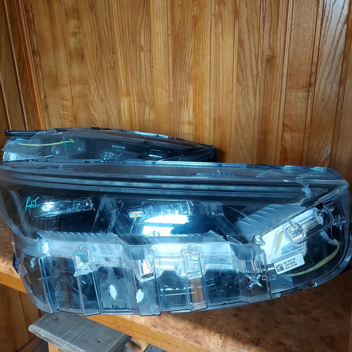 Фара    передня    Форд Мустанг