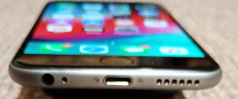 Продам iPhone 6, модель A 1586