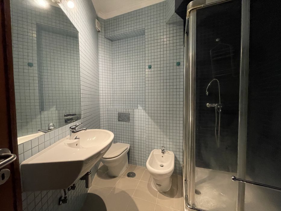 T1 Lumiar Quinta Lavadeiras, excelente, kichenett equipada, vista desafogada.  950€