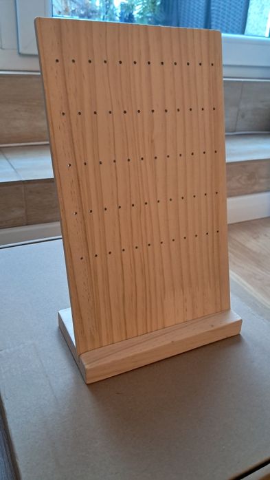 Ekspozytor na kolczyki drewniany