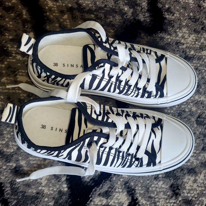 Czarno-białe trampki