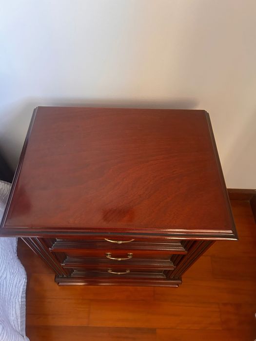 Mesas cabeceira e cómoda com espelho madeira maciça