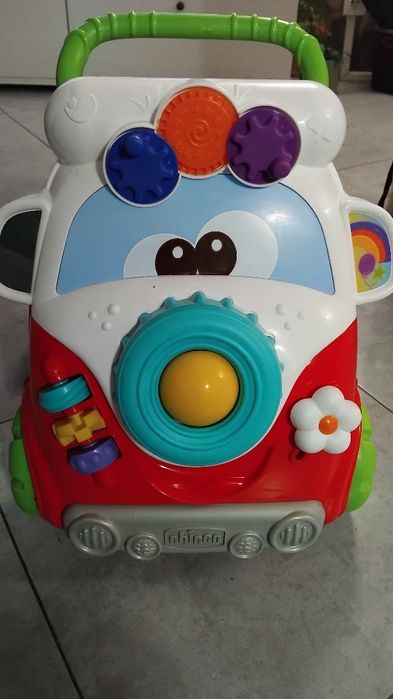 Carrinho primeiros passos chicco