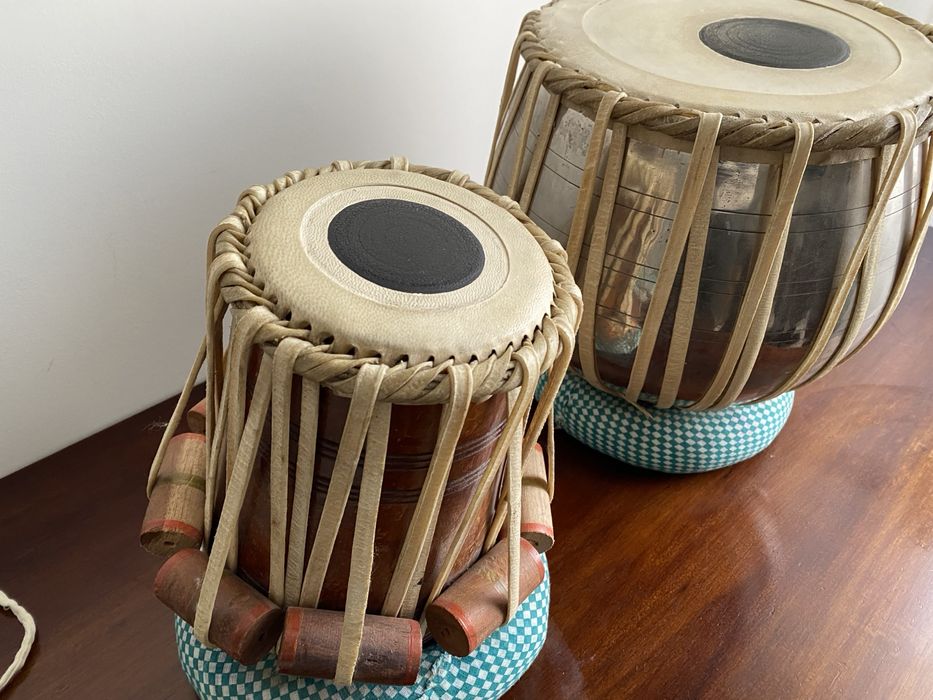 Tablas indianas madeira e metal