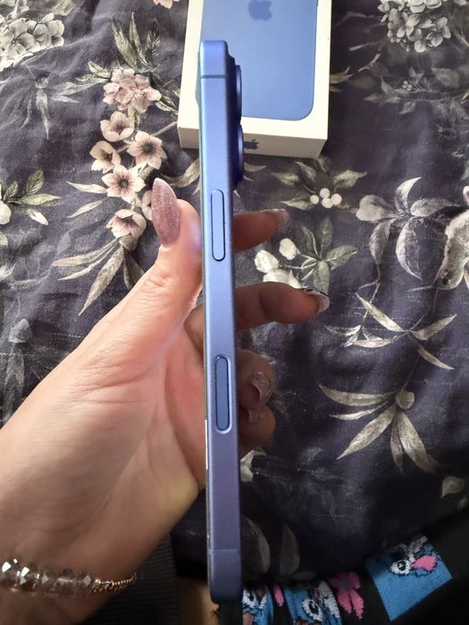 Iphone 16 ultramaryna