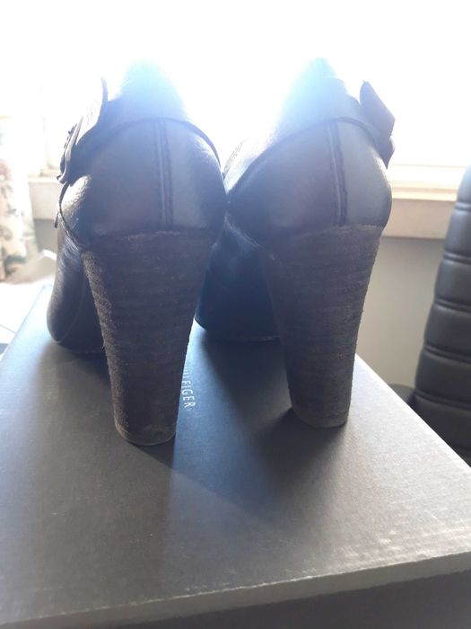 Sapatos pretos em pele nº 39 da Tommy Hilfiger novos