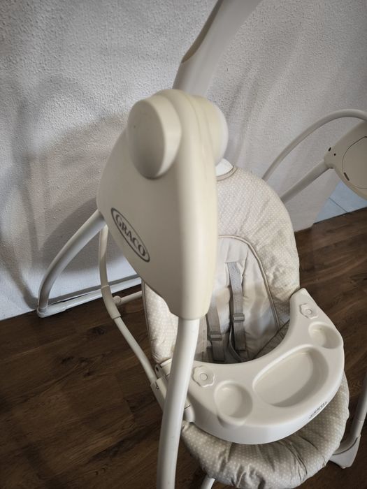 Cadeira de baloiço/espreguiçadeira para bebé 
Marca: Graco
Possui 6