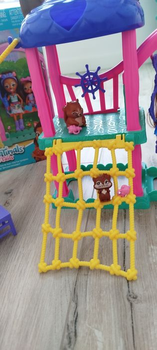 Zestaw Enchantimals plac zabaw +dodatkowe lalki i zwierzątka