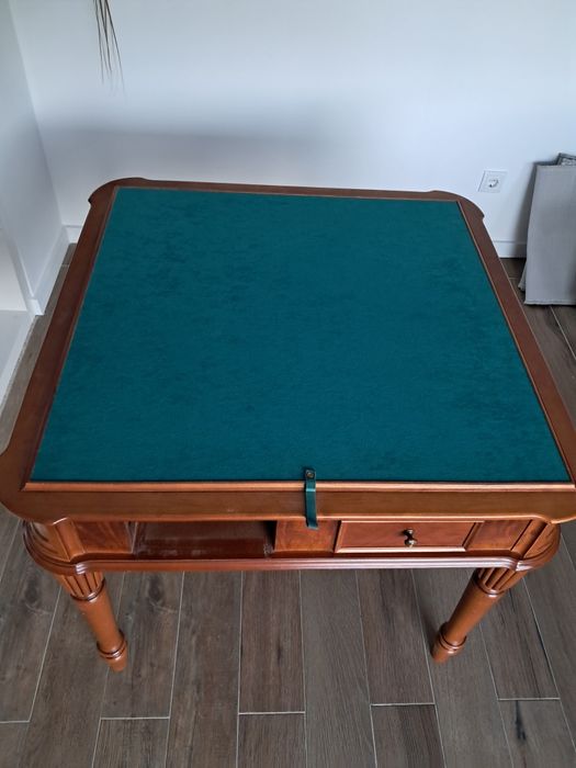 Mesa de Jogo com 4 cadeiras