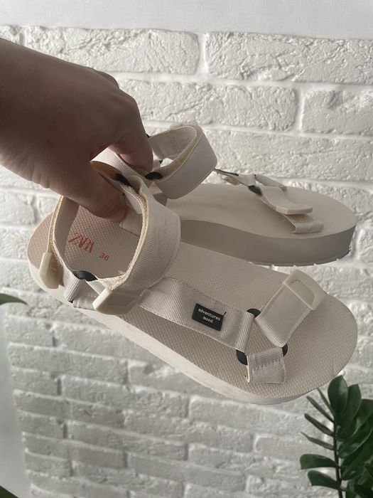 Сандалии для девочки Zara