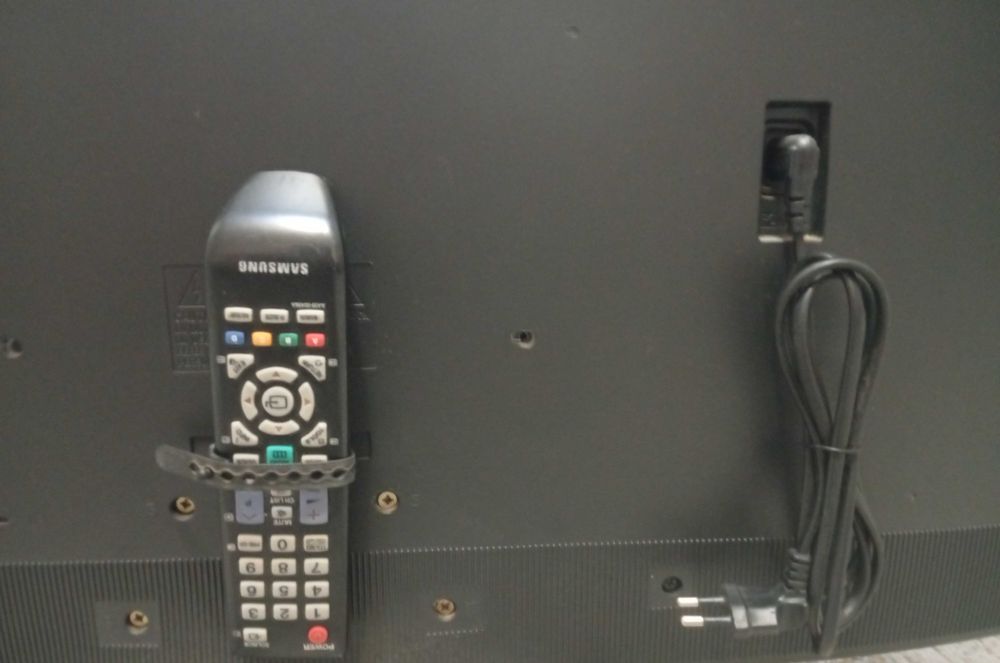 Телевізор Samsung LE32D400E1W на запчастини