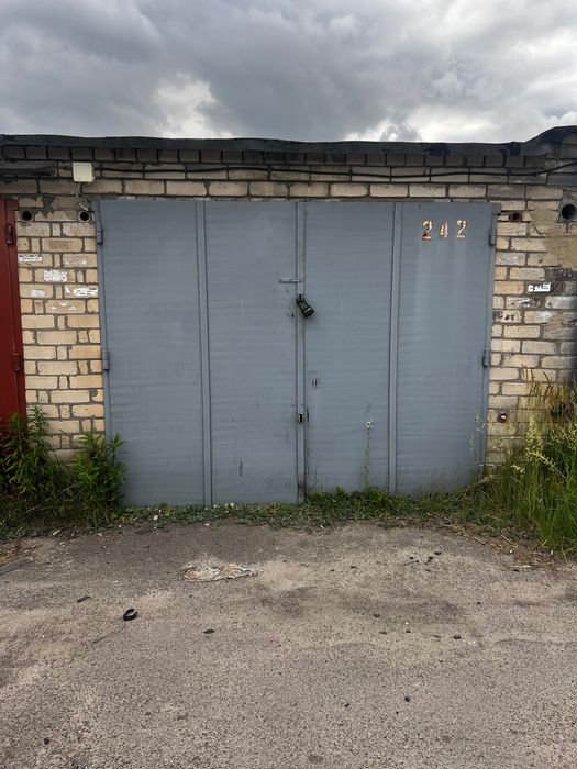 Продам гараж з підвалом