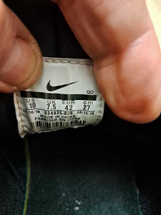 Nike оригинальные кроссовки 42 размер 27 см стелька