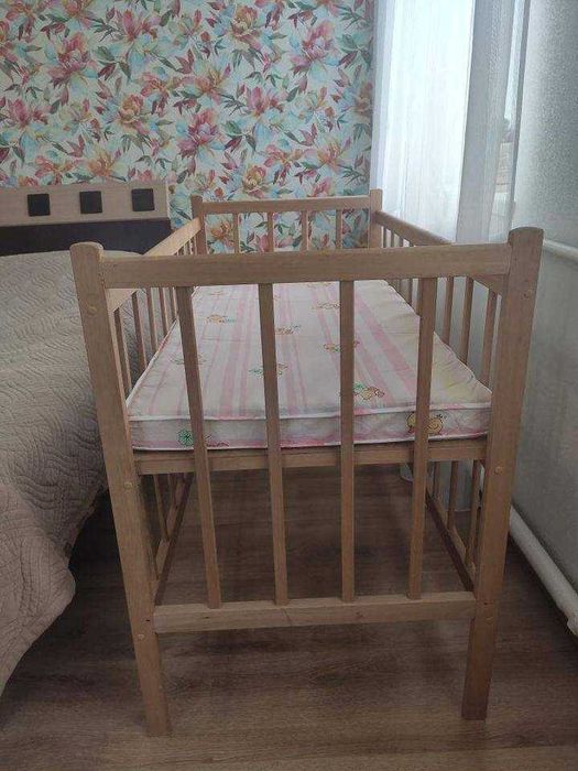 Продам дитяче ліжко з матрацом