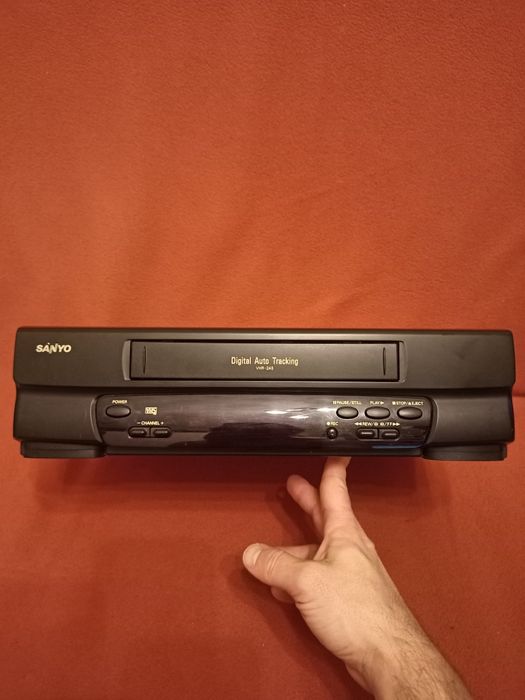 Magnetowid  SANYO VHR-245EE sprawny  Warto !!