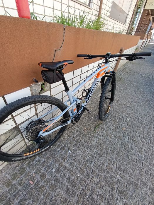 Bicicleta  marca kross roda 29 tamanho S