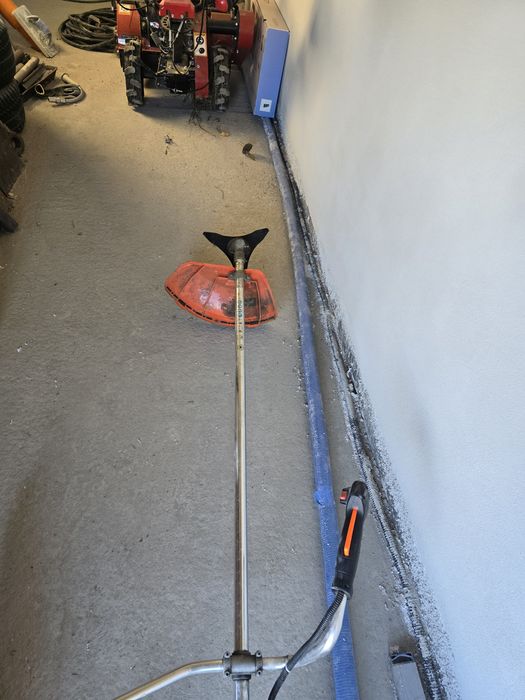 kosa spalinowa z dwoma raczkami