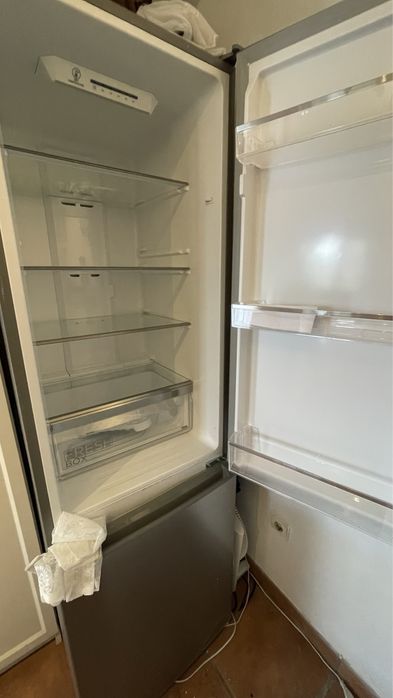 Frigorífico Midea como novo