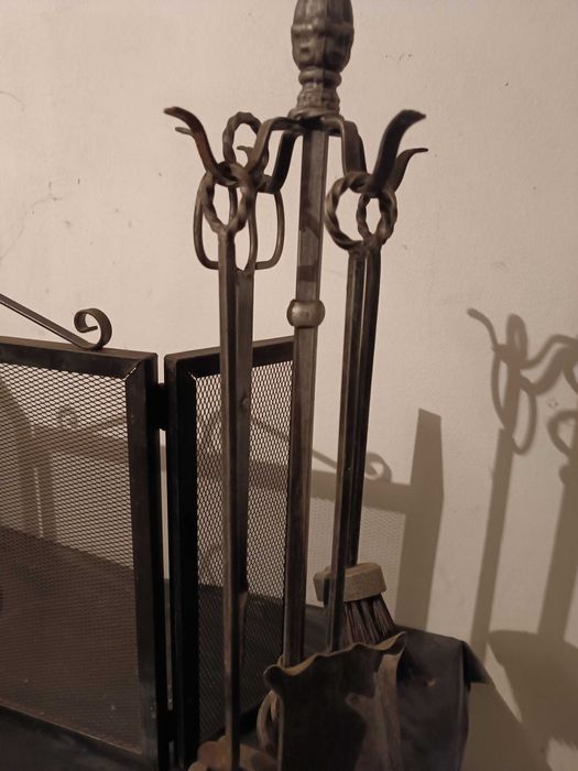 Conjunto de lareira em ferro