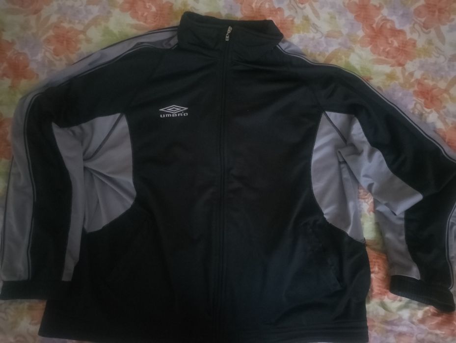 потужна вінтажка від UMBRO вітровка