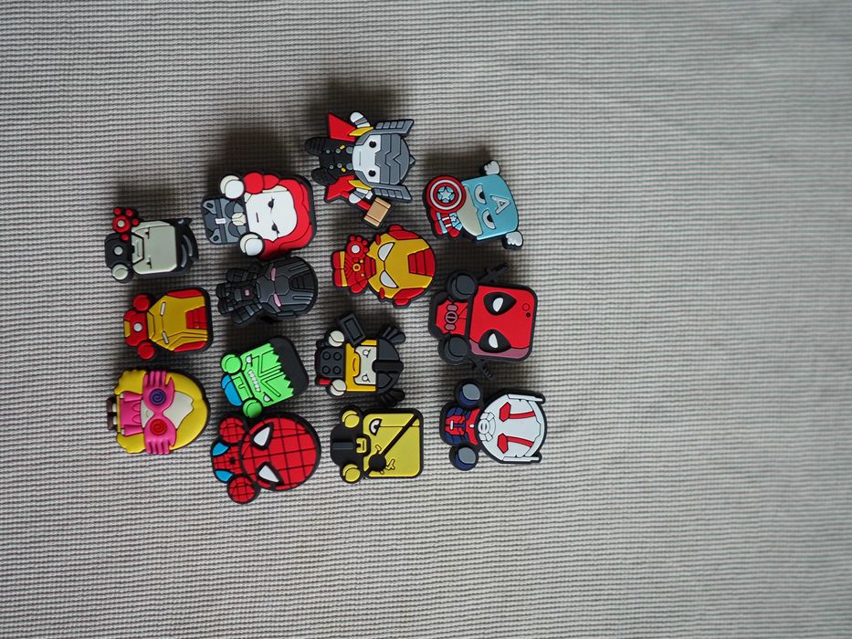 Przypinki do butów typu Crocs (marvel)