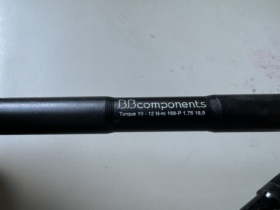 Sztywna oś do szosy BBcomponents