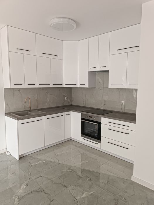 Meble na wymiar  Kuchnie/Szafy i inne