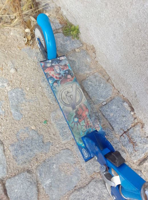 Trotinete pequena para criança, personalizada Marvel