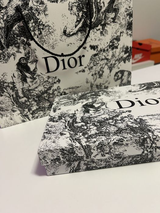 szalik Dior.