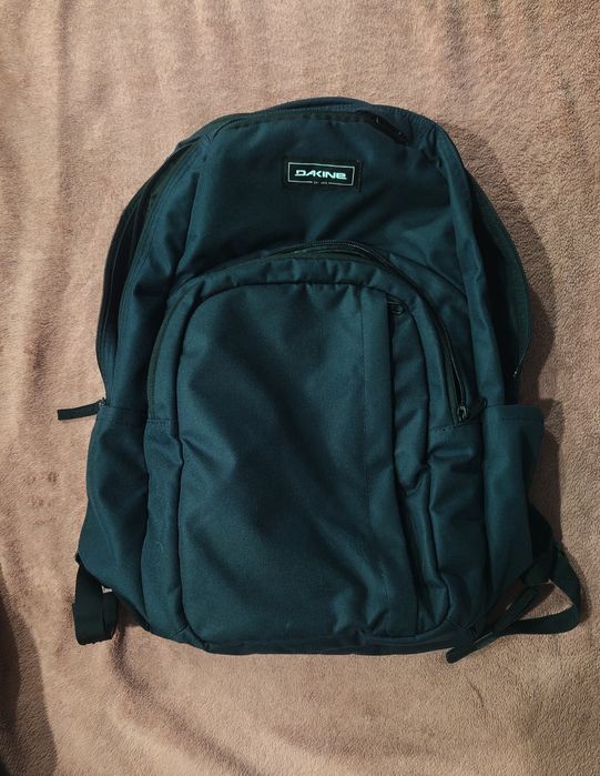 Продам б/в чоловічий темно-синій рюкзак Dakine