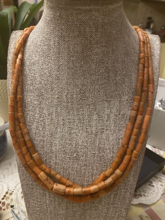 Naturalny koral niebarwiony z korala morskiego stary 101,5 gr