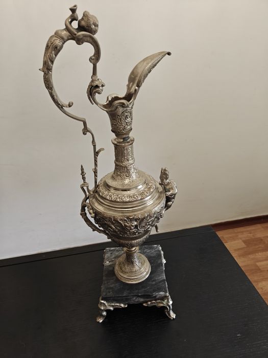 Jarra em bronze em excelente estado