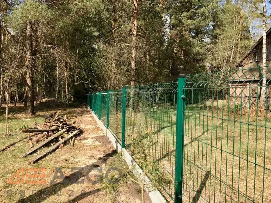 Zielone ogrodzenie z siatki panela 3d podmurówka słupek dostawa  mont.