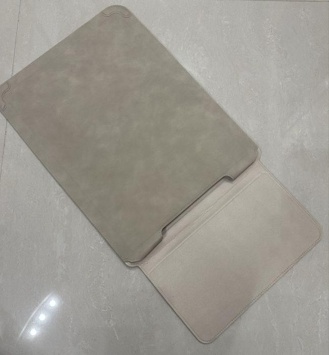 Продам  чехол- подставку для ноутбука 15