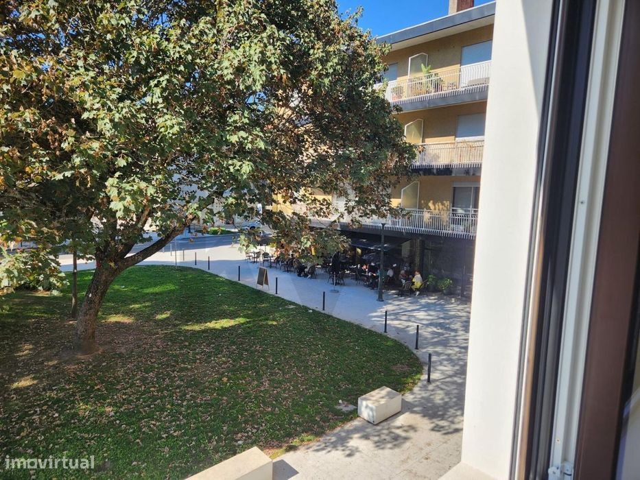 Óptimo T4 renovado Pinheiro Manso, Av da Boavista