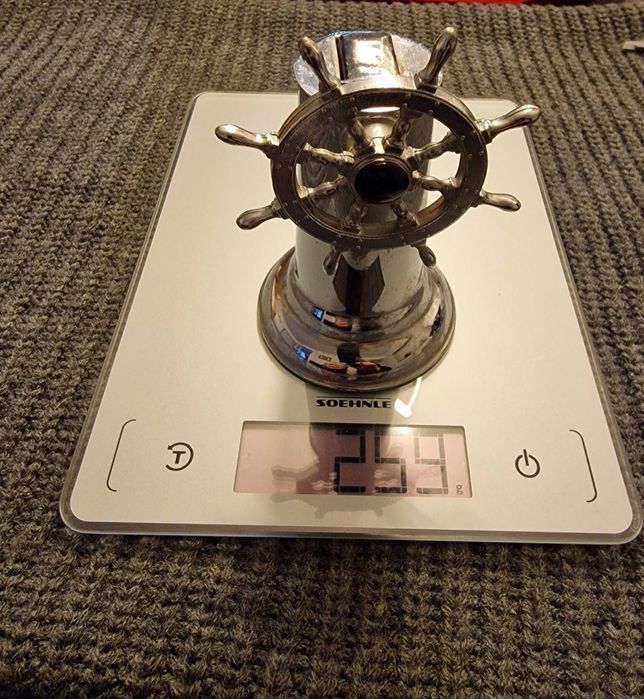 Dois isqueiros de mesa a gasolina