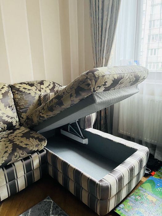 Продам розкладний б/у диван
