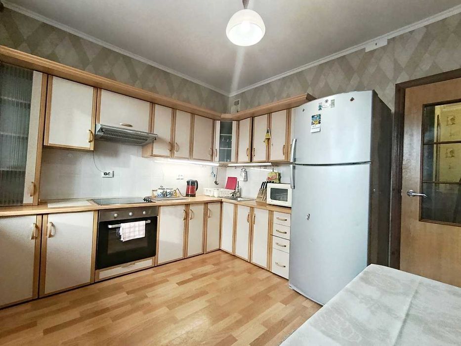 Науки просп. 54-Б, Затишна 2-х кімн. ст.м. Либідська - 10 хвилин їзди.