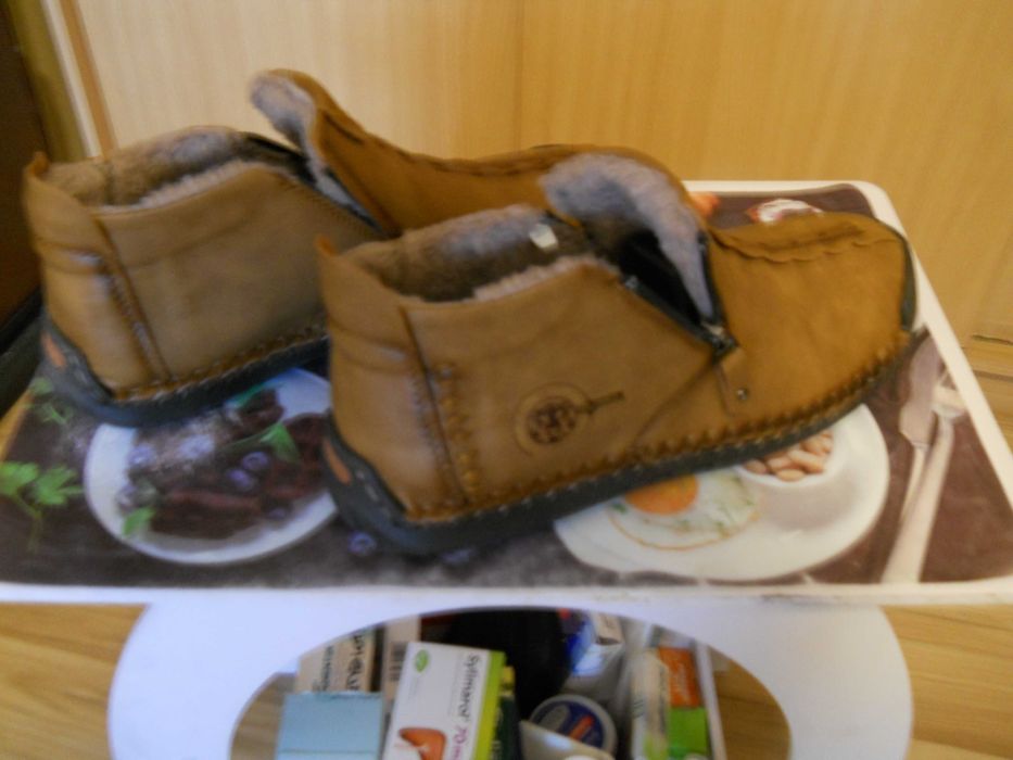 sprzedam nowe buty meskie, rozmiar 46-kolor brązowy