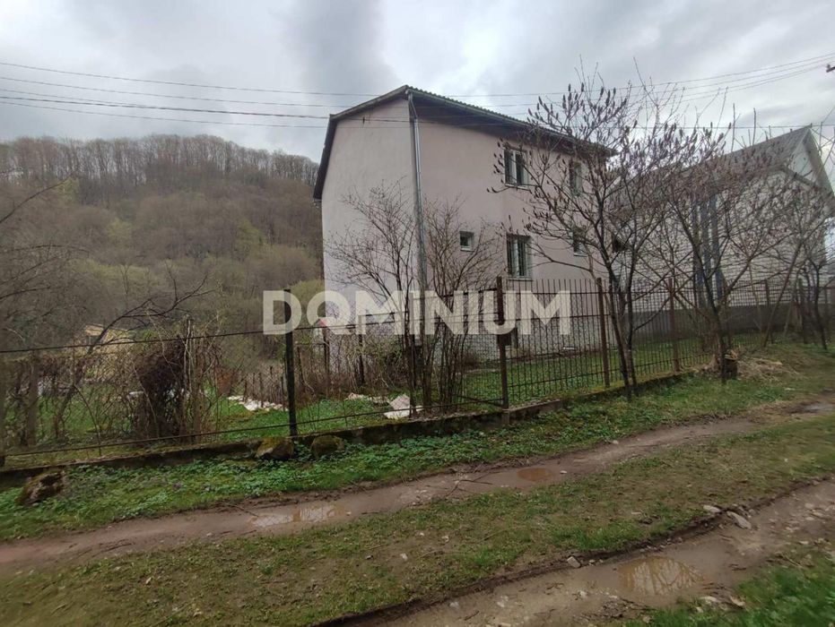 Продається будинок по вул. Зарічна